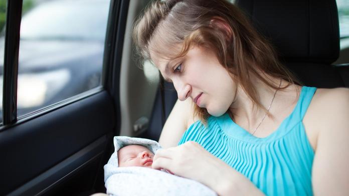 Hledají se andělé! Vzali stopaře, žena porodila na zadním sedadle