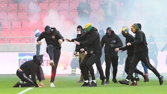 Slovan nesouhlasí s tresty za derby. Trnava prý selhala na plné čáře