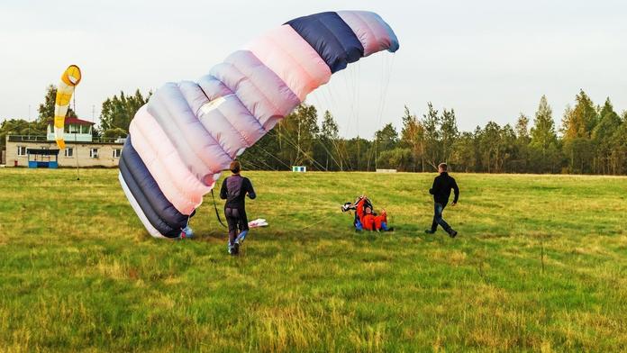 Tragédie u Břeclavi na ME: Mladý paraglidista (†23) na místě zemřel!