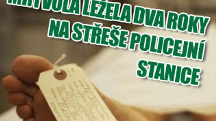 Policisté se zbavili mrtvoly, uložili ji na střechu stanice