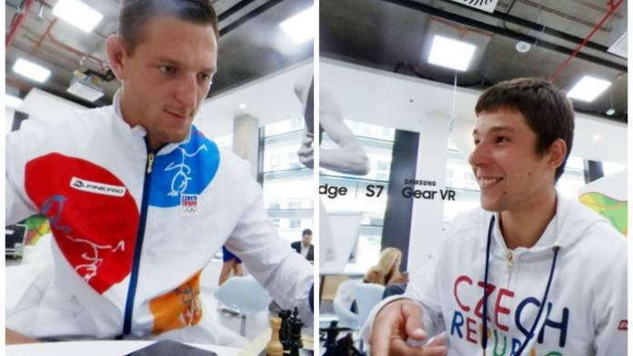 Unikátní 360° foto: Relax po Riu! Krpálek s Prskavcem hrají šachy