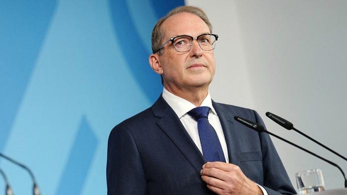 V Lipsku útočilo Rusko. Je to součást hybridní války, sdělil německý ministr vnitra
