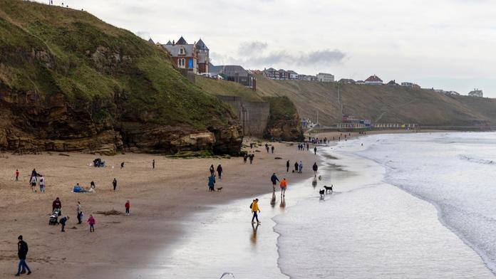 V turistickém letovisku Whitby vyšetřují sérii úmrtí. Za tři dny našli čtyři mrtvá těla