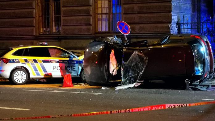 Srážka policejního a osobního auta
