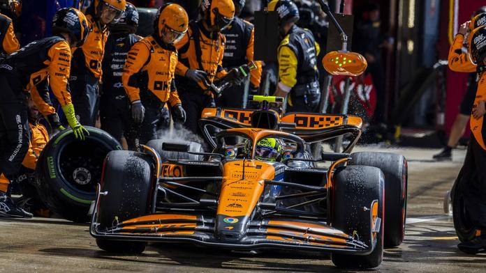 Lando Norris na Silverstonu vyměnil přechodnou směs pneumatik za nejměkčí typ na sucho