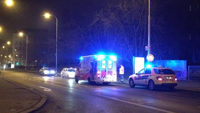 Taxikář porazil podnapilého chodce. Muž vyvázl nezraněn