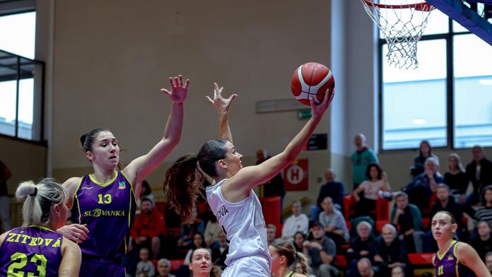 Basketbalistky Hradce Králové doma jednoznačně porazily Slovanku