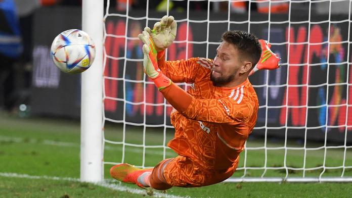 Neuvěřitelný Vaclík! Chytil tři penalty a zařídil Olympiakosu postup do EL