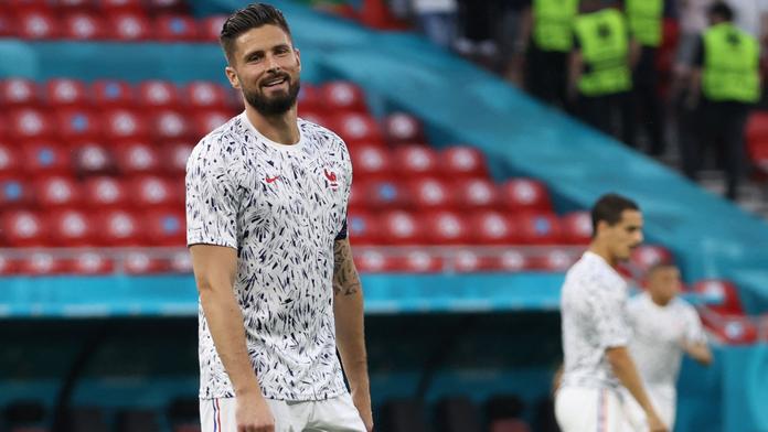 První velký odchod z Chelsea, Giroud má namířeno za Zlatanem