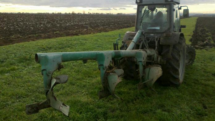 Piloti v ohrožení! Kníže Lobkowicz rozoral rannvej mělnického letiště