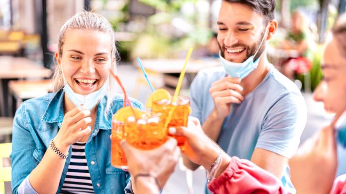 Pozor na nealkoholické varianty drinků a piv! Vedou k závislosti, varují experti