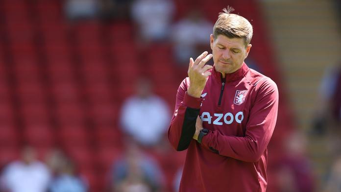 Trenér Gerrard zavedl tvrdá pravidla. Pokuty jsou i za zapomenuté žabky