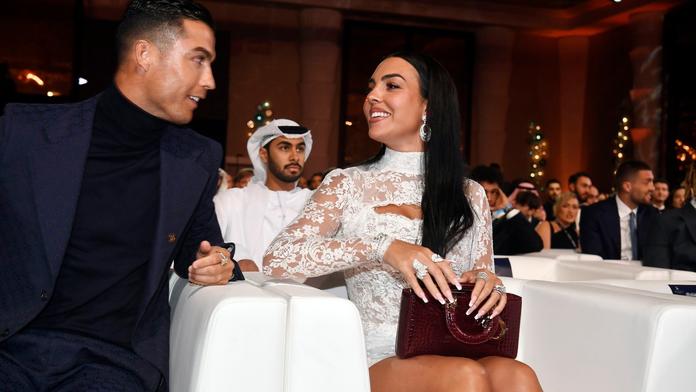 Více než půl miliardy. Ronaldo prý kupuje pozemek v Dubaji, je na luxusním místě