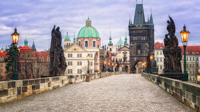 Nad Karlovým mostem v sobotu gripeny nakonec nepřeletí