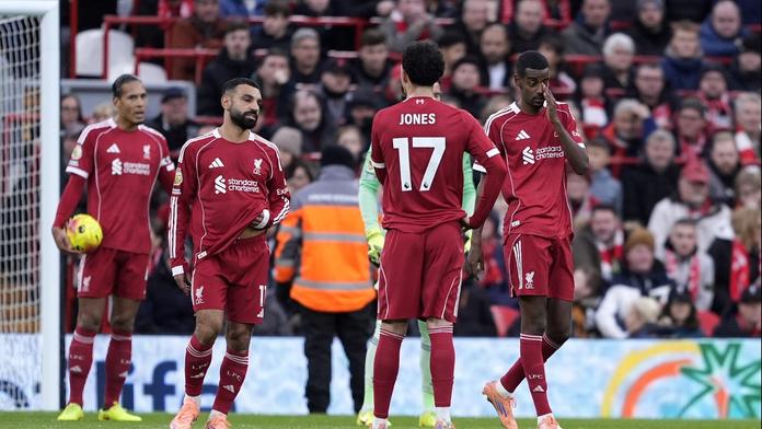 Trápící se Liverpool opět selhal. Doma vysoko prohrál s outsiderem
