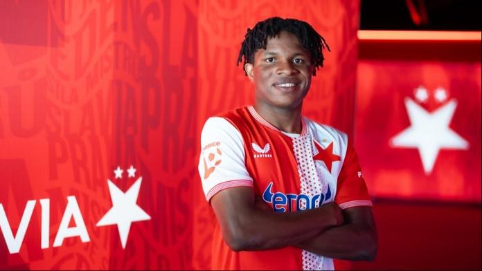 Slavia hlásí další posilu. Podepsala Nigerijce z vyhlášené akademie