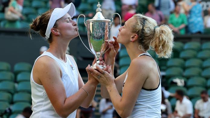 Paráda. Krejčíková se Siniakovou to zvládly a jsou šampionkami Wimbledonu