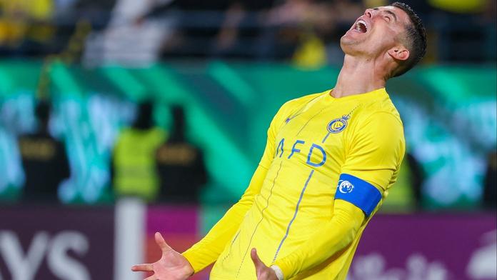 Jak tohle mohl nedat? Ronaldo zazdil tutovku a je za dřeváka. Al Nassr padl