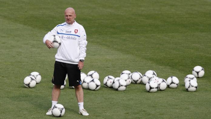 Rosický je v pořádku a proti Rusům nastoupí, potvrdil Bílek