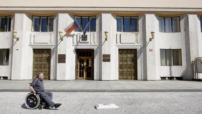 Ministerstvo mění formulář pro mrtvé. Chybí v něm národnost nebo zaměstnání