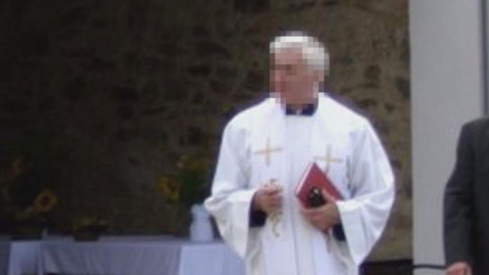 Kněz odsouzený za obtěžování dětí do vězení nepůjde! Zemřel