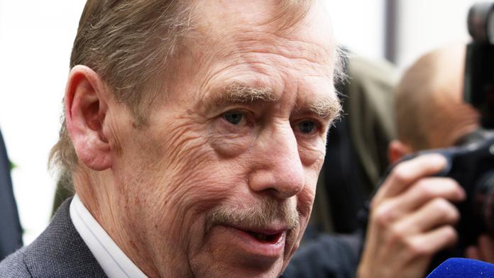 Havel: Západ musí zničit zločince Kaddáfího!