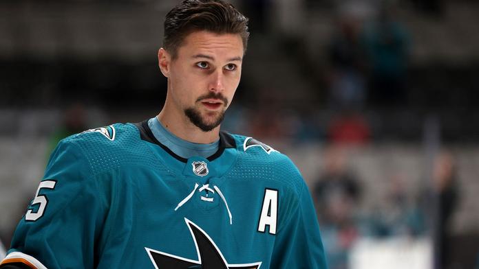 Hvězdný bek Karlsson má jasno, chce pryč ze San Jose. Ve hře jsou čtyři týmy