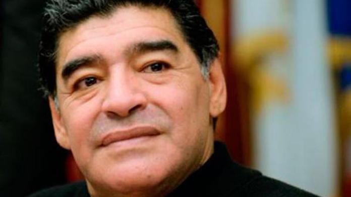 Maradona se s Blatterem nepáral, říká: Kopněte ho do pr…!