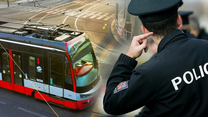 Muž si jel vyřídit účty do blázince, chytli ho v tramvaji vyzbrojeného noži