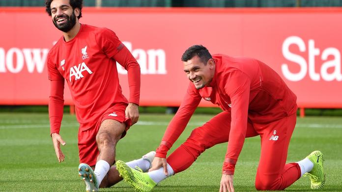 Dobrák Salah! Přijel natankovat a platil za všechny, přidal se i spoluhráč