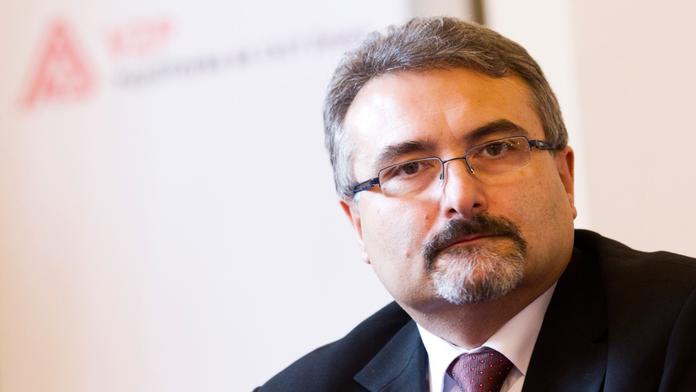 Zchudlá VZP na šéfovi nešetří: Horák dostal odměnu 795 tisíc!