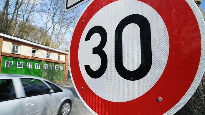 Experti navrhují pro města jen 30 km/h. Co na tenhle plán říkáte?