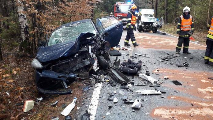 Vážná nehoda u Jílového u Prahy, pro zraněné dítě letěl vrtulník