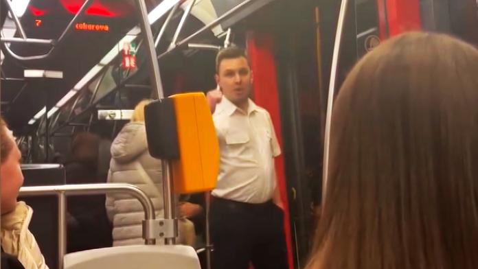 Agresivní řidič tramvaje