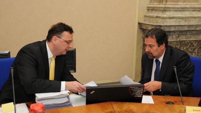 Nečas vyhrožuje, že vyhodí VV z vlády. Kvůli zdravotní reformě!