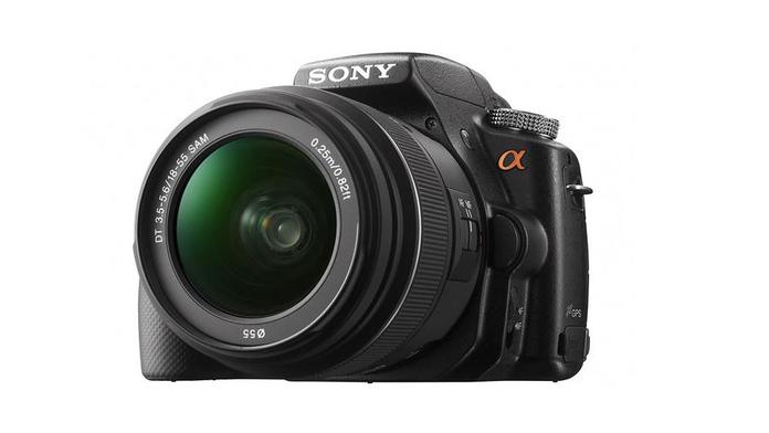 Sony opět zmenšila foťáky s výměnnými skly