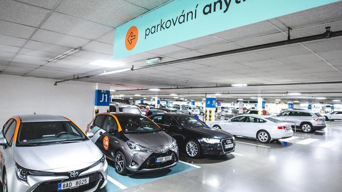 Zájem o sdílená auta roste. Pražské obchoďáky umožní parkování zdarma