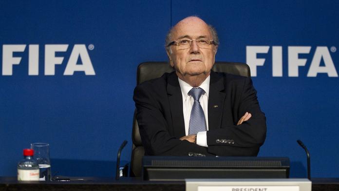 Ex-šéf organizace FIFA čelí dalšímu obvinění, vyšetřují ho pro zpronevěru