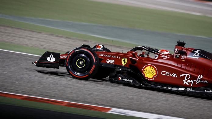 Ferrari ovládlo úvodní Velkou cenu F1, Verstappen závod nedojel