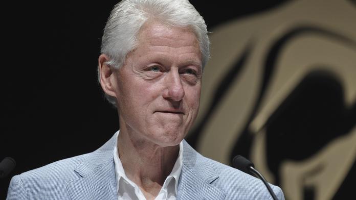 Bill Clinton umírá a manželka se s ním chce rozvést, píše Globe