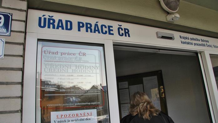Chystají se velké změny! Dotknou se dávek nebo školní docházky