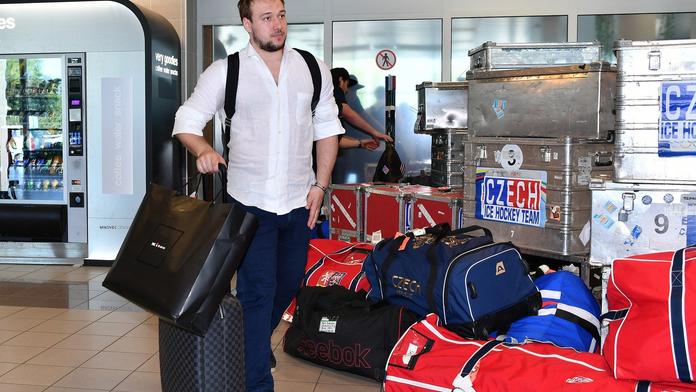 Premiéra v NHL se odkládá. Kovář se stěhuje na farmu