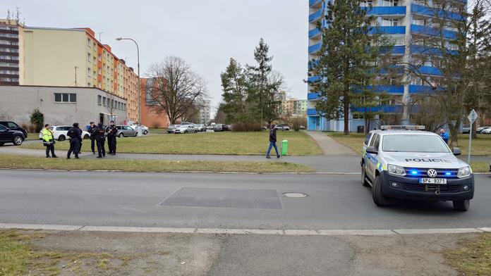 Policie zasahuje v Heyrovského ulici v Plzni