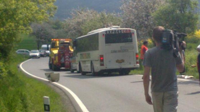 U Semil boural autobus. Jedna žena je zraněná