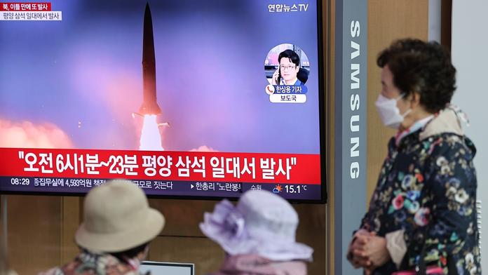 Severní Korea odpálila další rakety a zřejmě chystá jaderný výbuch