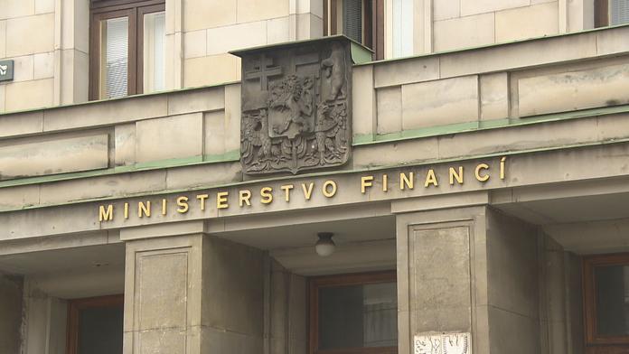 Ministerstvo zveřejnilo největší plátce daní. Překvapili lesníci i Škoda