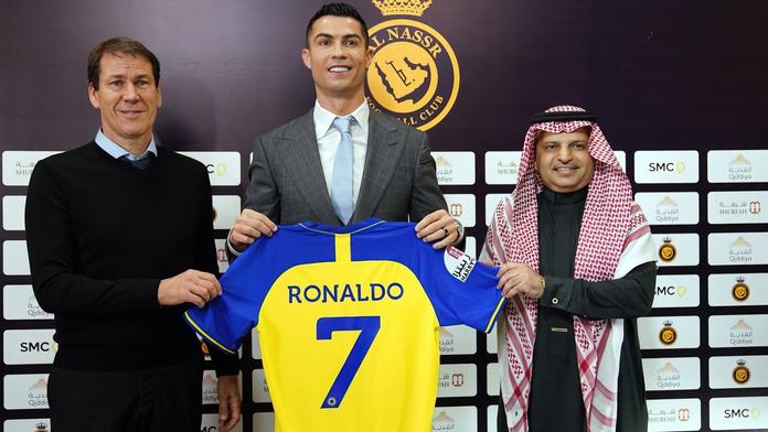 Trenérovi Al-Nassru hrozí vyhazov. Po zápase se dostal do křížku s Ronaldem