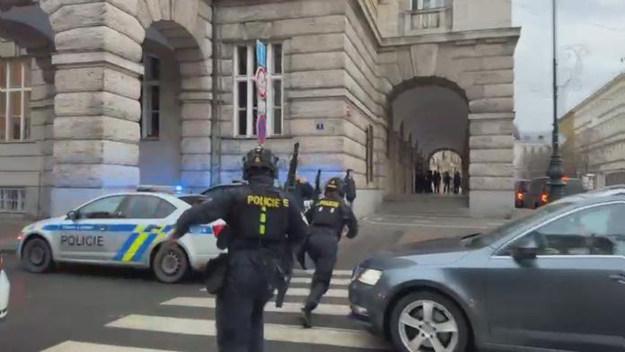 Policisté na místě střelby v Praze