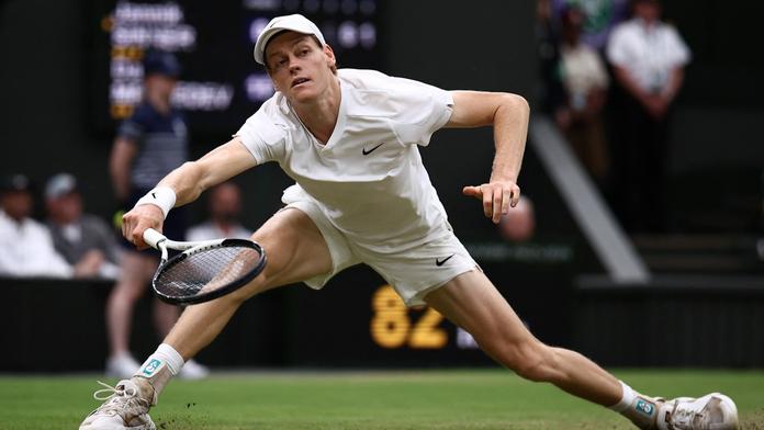 Federer o štiplavé aféře jedničky Sinnera: Tohle v tenisu nechceme