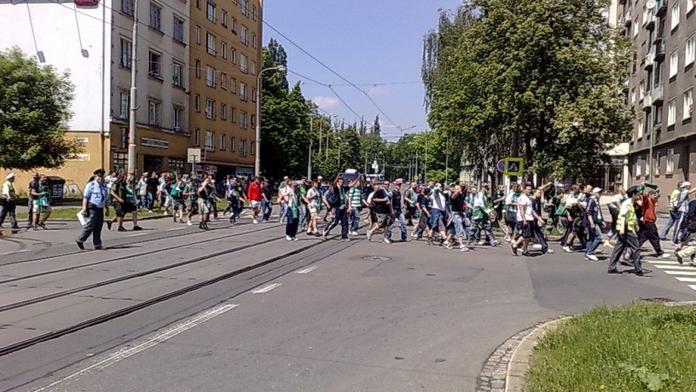 Liga: petardy v Ostravě, klid před bouří v Edenu